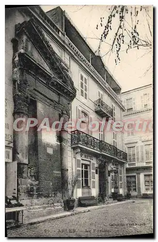 Cartes postales Arles Le Forum