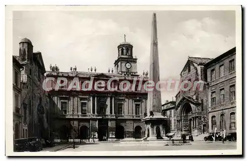 Cartes postales Arles B du R Place de la Republique et l'Obelisque