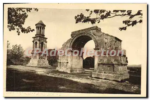 Cartes postales Saint Remy Les Antiques Arc de triomphe et mausolee romains datant probablement du 1st siecle