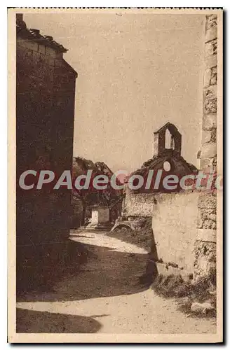 Ansichtskarte AK Les Baux Place de l'Eglise el restes de la chapelle des Penitents blancs