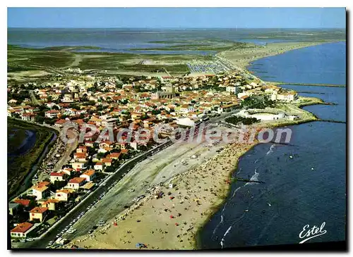 Moderne Karte En Camargue Les Saintes Maries de la Mer Bouches du Rhone Vue aerienne a droite la plage et les