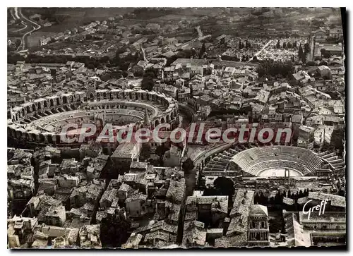 Cartes postales moderne En Provence Arles B du Rh Vue aerienne Les Arenes et le Theatre Antique