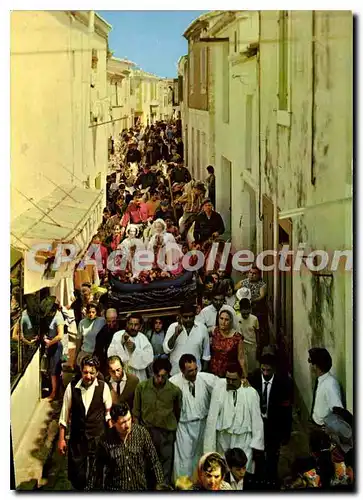 Cartes postales moderne Les Saintes Maries de la Mer Bouches du Rhone La procession des Saintes Salome et Jacobe