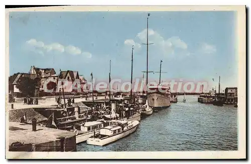 Cartes postales Deauville La Plage Fleurie Un coin du Bassins vers Deauville