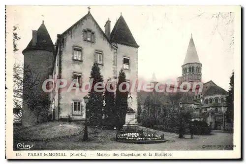 Cartes postales Paray le Monial Maison des Chapelains et la Basilique