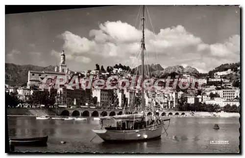 Cartes postales Menton le Port et vue sur la Vieille ville