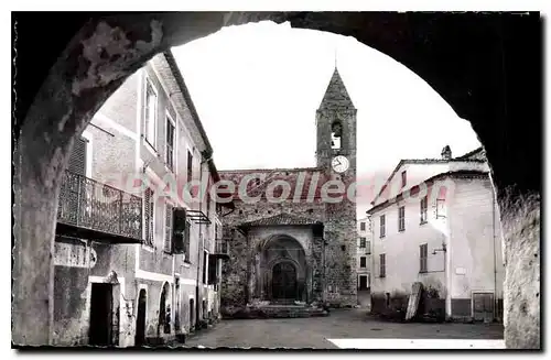 Cartes postales Utelle la place et l'eglise Saint Veran