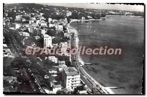 Cartes postales Juan les Pins Vue generale aerienne au fond le Phare du Cap d'Abtibes