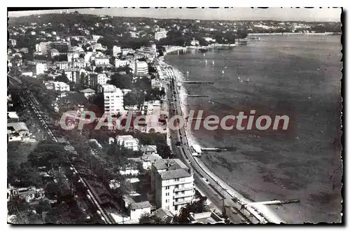 Cartes postales Juan les Pins Vue generale aerienne Au fond le phare du Cap d'Antibes