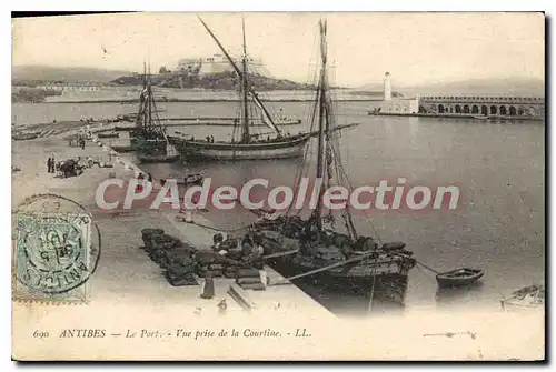 Cartes postales Antibes Le Port Vue prise de la Courtine