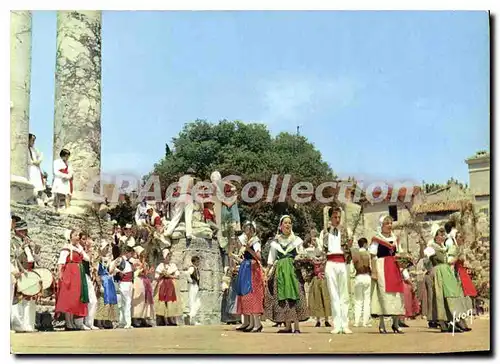 Cartes postales moderne Couleurs et Lumiere de France En Provence Danse Folklorique groupe de Ved�ne