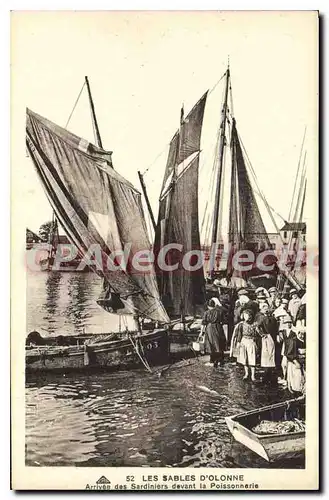 Cartes postales Les Sables D'Olonne Arrivee des Sardiniers devant la Poissonnerie