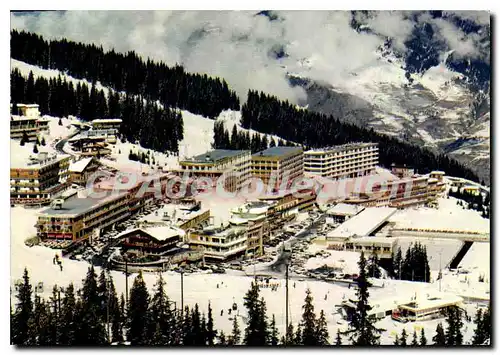 Cartes postales moderne Courchevel vue partielle de la station les grands Immeubles la pationoire et la Foret du Praz