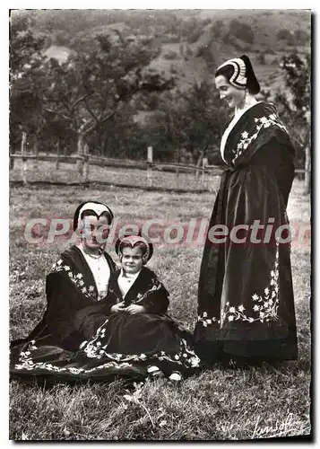 Cartes postales moderne Costumes de Savoie Jeunes filles de Bourg Saint Maurice portant le costume traditionnel la Fron