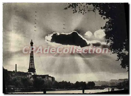 Ansichtskarte AK Paris La Tour Eiffel au soleil couchant