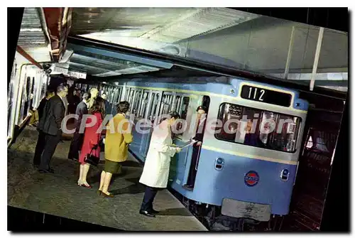 Cartes postales moderne Paris Le Metro