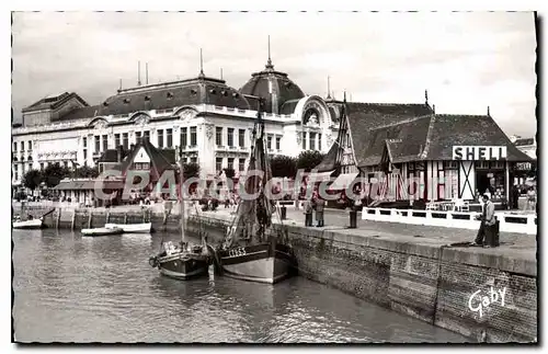 Ansichtskarte AK Trouville Deauville Calvados Le Casino et les Barques de Peche