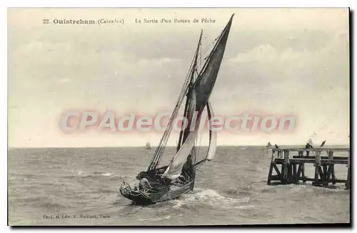 Ansichtskarte AK Oustreham Calvados La Sortie d'un Bateau de Peche