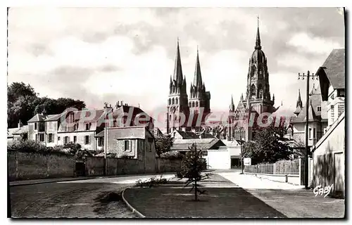 Cartes postales Bayeux Calvados Boulevard Sadi Carnot et la Cathedrale