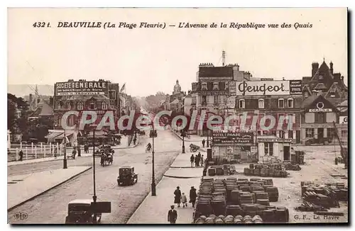 Cartes postales Deauville la plage Fleurie l'Avenue de la republique vue des Quais