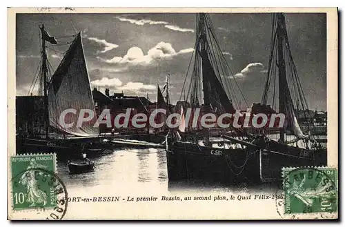 Cartes postales Port en Bessin le premier Bassin au second plan le Quai Felix Faure