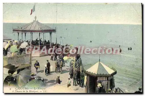 Ansichtskarte AK Cabourg le Kiosque a l'heure de la Musique