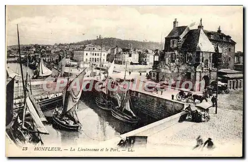 Cartes postales Honfleur la Lieutenance et le Port