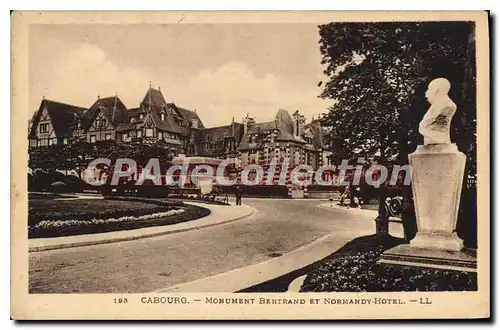 Cartes postales Cabourg monument Bertrand et Normandy hotel