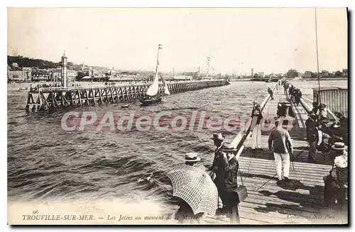 Ansichtskarte AK Trouville sur Mer les Jetee au moment de la Maree