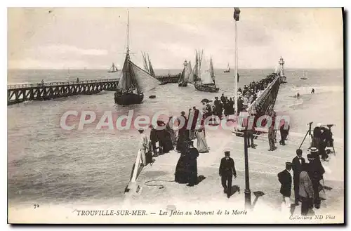 Ansichtskarte AK Trouville sur Mer les Jetee au moment de la Maree