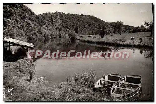 Ansichtskarte AK La Suisse Normande Pont d'Ouilly Calvados l'Orne au lavoir des Chanvres