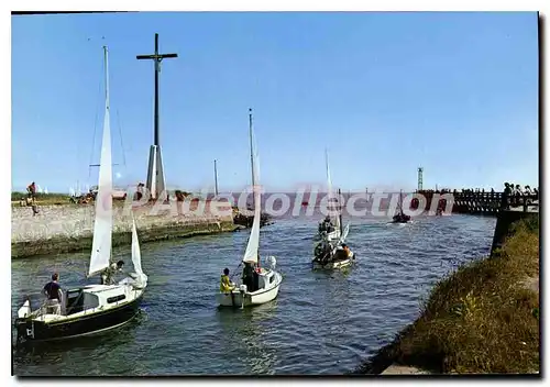 Cartes postales moderne Courseulles sur Mer Calvados Yachts Sortant du port