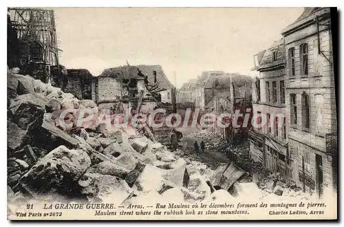 Cartes postales La Grande Guerre Arras Rue Maulens o� les decombres forment des montagnes de pierres