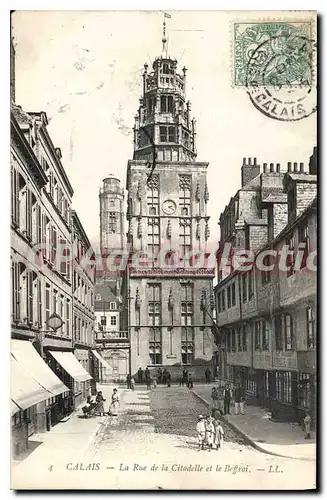 Cartes postales Calais la rue de la Citadelle et le Beffroi