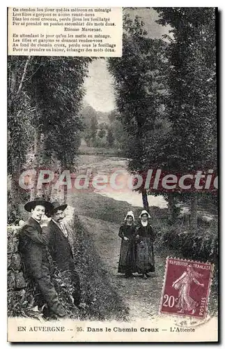 Cartes postales En Auvergne Dans le Chemin Creux L'Attente