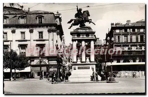 Cartes postales Clermont Ferrand place de Jaude et le Theatre