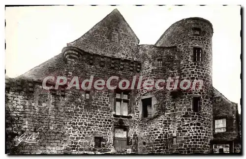 Cartes postales L'Auvergne Besse en Chandesse le chateau XIV S Residence du Juge Chatelain representant le Baron