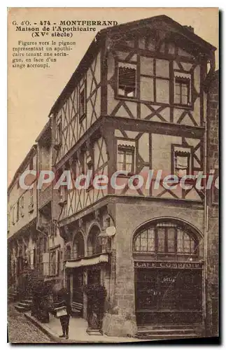 Cartes postales Montferrand maison de l'Aphothicaire XV siecle figures vers le pignon representant un apothicair