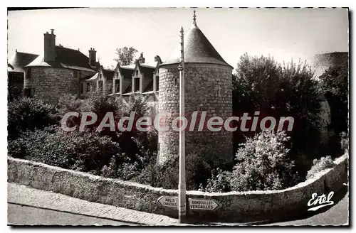 Cartes postales Dourdan S et O le chateau XIII s les Fortifications et les Douves