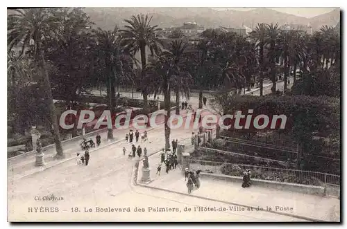 Cartes postales Hyeres le Boulevard des Palmiers de l'hotel de Ville et de la poste