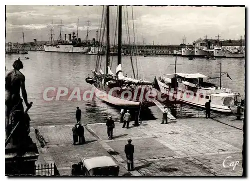 Cartes postales moderne Toulon Le quai et la Rade