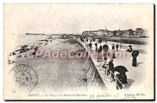 Cartes postales Dieppe la plage et le boulevard Maritime