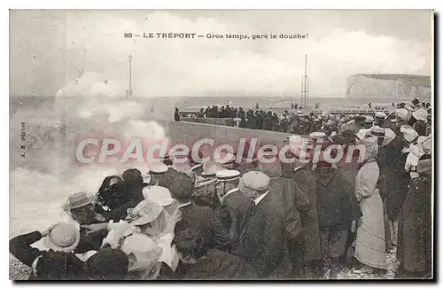 Cartes postales Le Treport Gros temps gare la douche