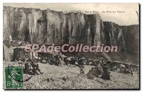 Ansichtskarte AK Le Treport Sur la Plage Au Pied des Falaise