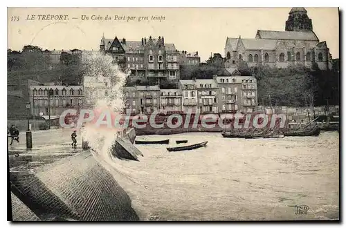 Cartes postales Le Treport Un Coin du Port par gros temps