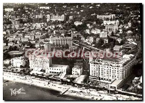 Cartes postales En Cote d'Azur Cannes Alpes Martitimes Vue aerienne sur la Croisette la Plage les Bars et les Ho