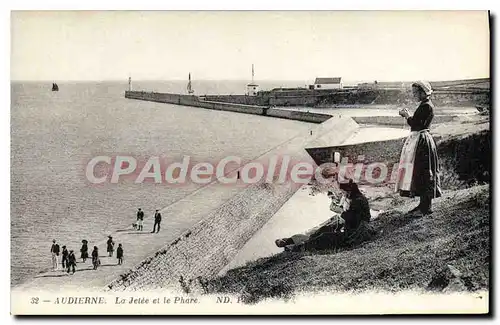 Cartes postales Audierne La Jetee et le Phare