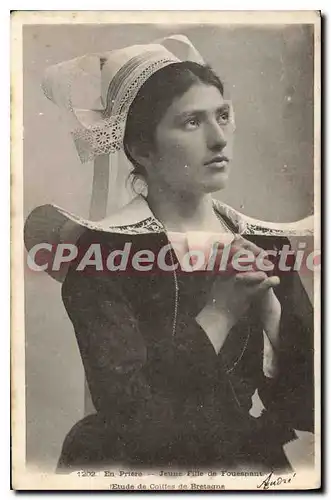 Cartes postales En Priere Jeune Fille de Fouesnant