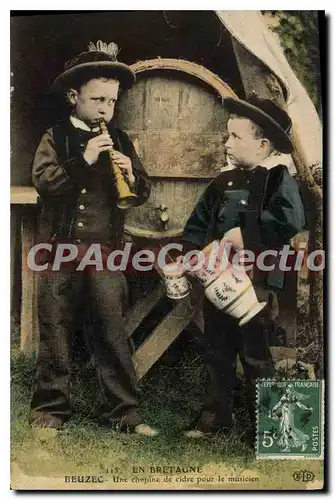 Cartes postales En Bretagne Beuzec une Chopine de Cidre pour le musicien