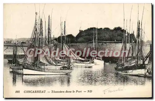 Ansichtskarte AK Concarneau Thonniers dans le port